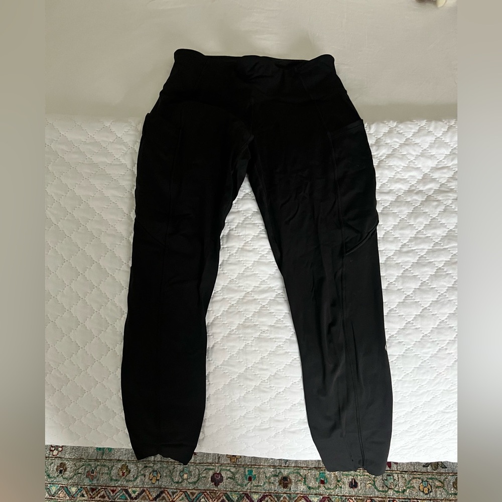 Lululemon 3/4 length black workout pants - Size 6
